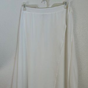 Classy White Skirt by Roz & Ali